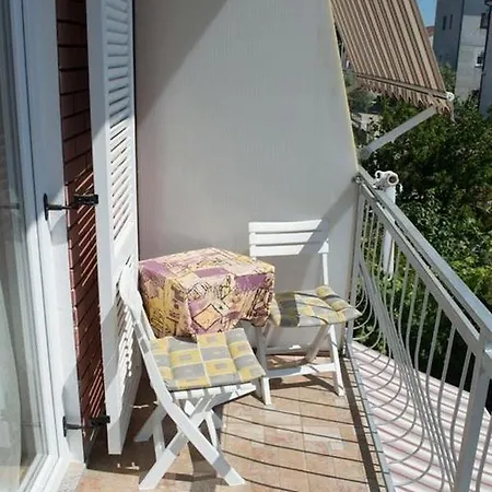 In With Balcony, Air Conditioning, Wifi, Washing Machine Appartement