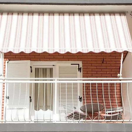In With Balcony, Air Conditioning, Wifi, Washing Machine *