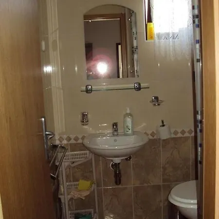 In With Balcony, Air Conditioning, Wifi, Washing Machine