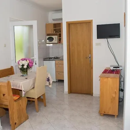 In With Balcony, Air Conditioning, Wifi, Washing Machine Appartement *