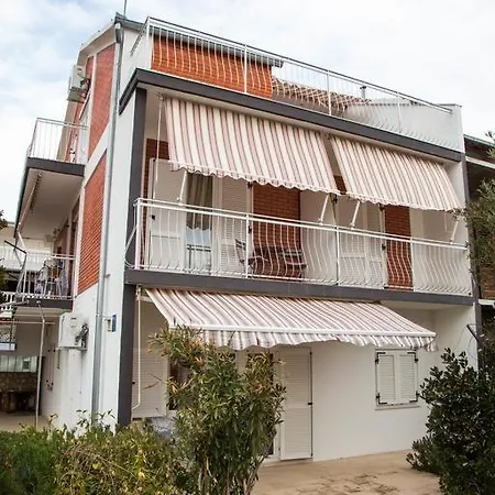 In With Balcony, Air Conditioning, Wifi, Washing Machine *